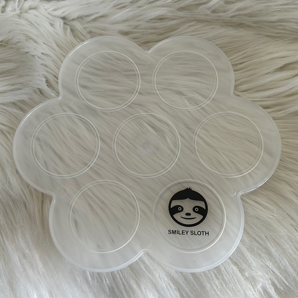 💝 $1 when Purchased with another item 💝 Smiley Sloth egg bites PLASTIC LID - Picture 1 of 5